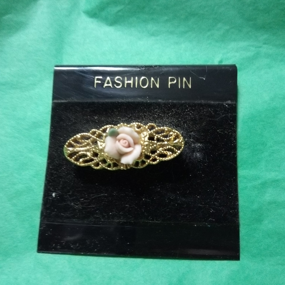 Vintage,  pink rose,gold filigree pin, very pretty
